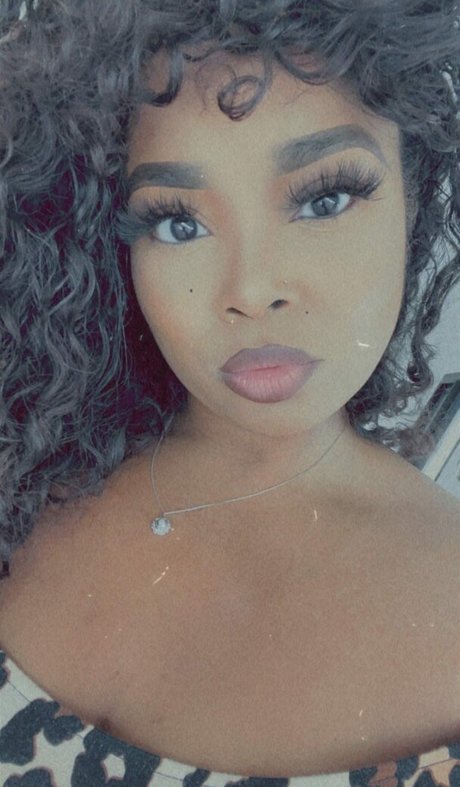 TrueBeauty334 hd exklusive bild