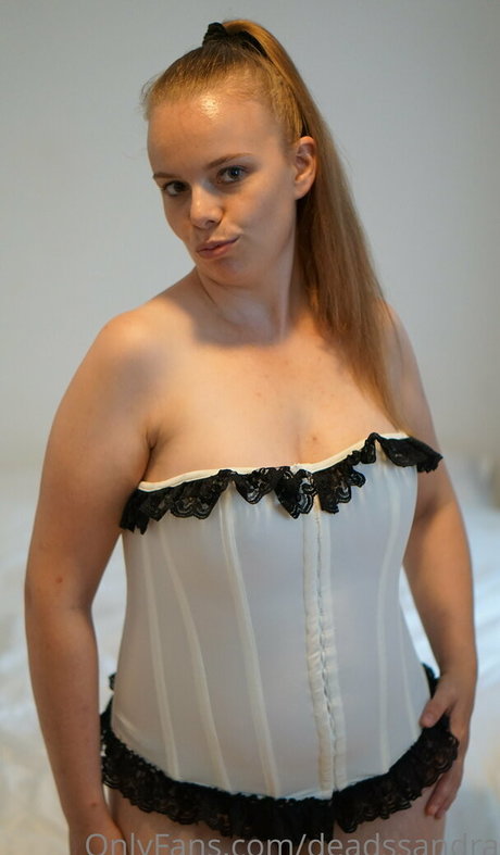 deadssandra schöne nacktheit bilder