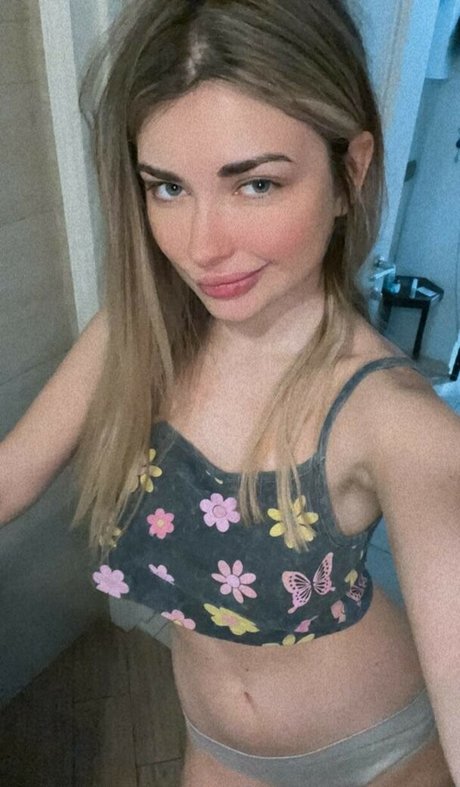 Ahrinyan kostenlose nackt galerie