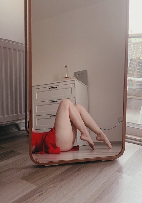 zierliche brünette nur fans erotische nackt galerie