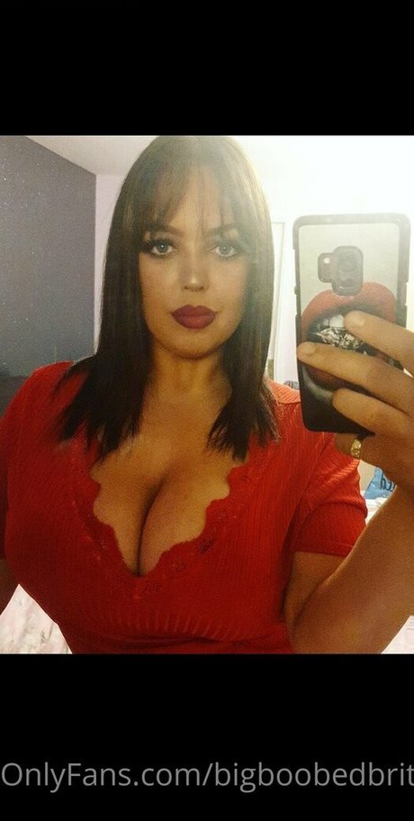 vollbusige brünette onlyfans hd pornographische bild