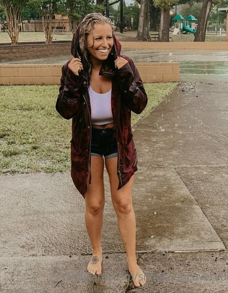 SimplyUncovered model akt bild