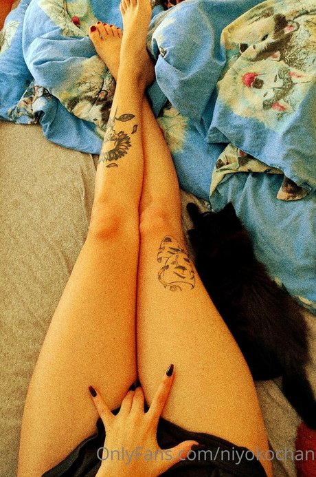 heiße blonde onlyfans erotische pornographische bild