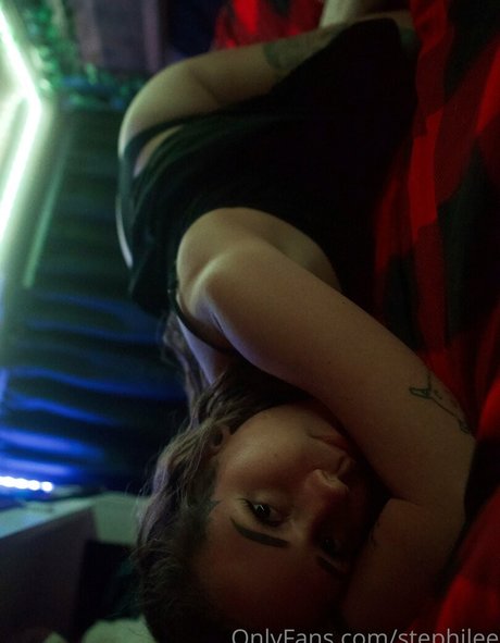 brünette frau onlyfans kunst nackt galerie