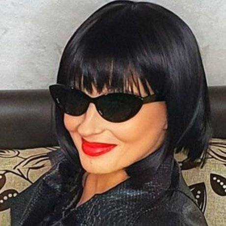 lbukawski exklusive nackt bild