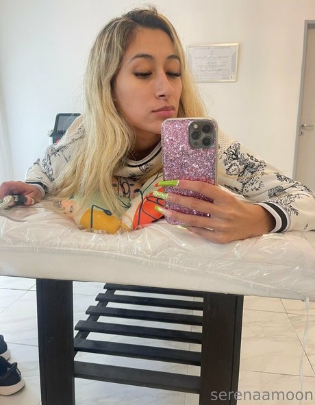 serenaamoon kunst sexy galerien