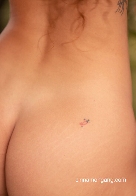 Eva Adams sexy top foto