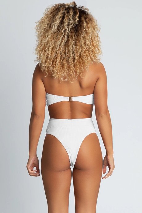 vollbusige rothaarige teen onlyfans sexy kunst bild