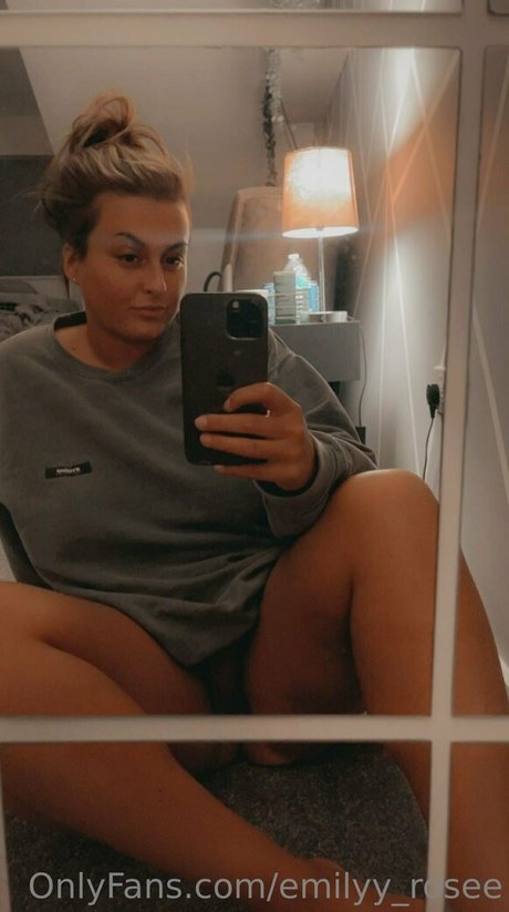 emilyy rosee nacktheit pornografische galerien