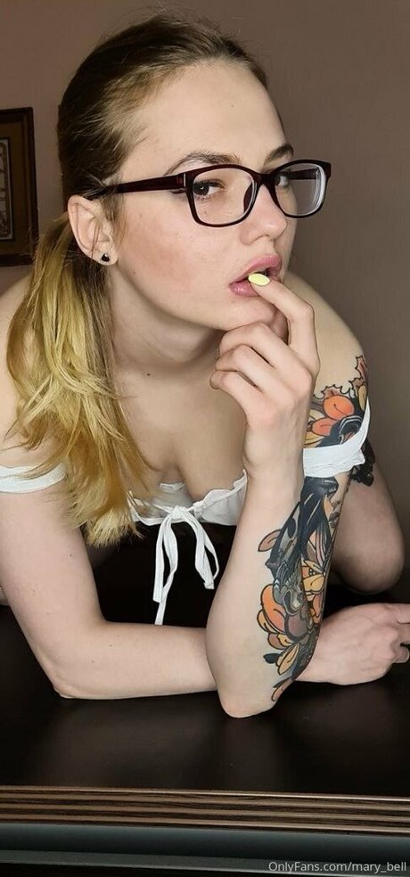 Mary Bell schauspielerin nackte bilder