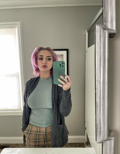 bellecurves model nackte bild