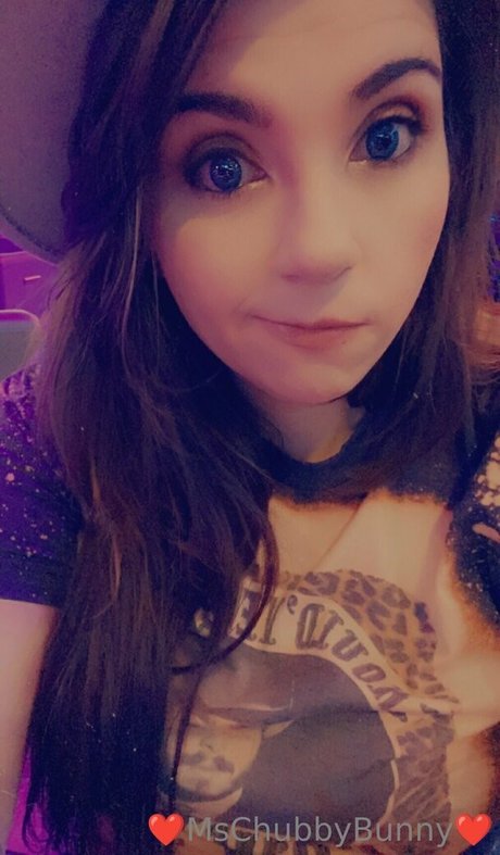 flachbrüstige onlyfans erwachsene freie bild