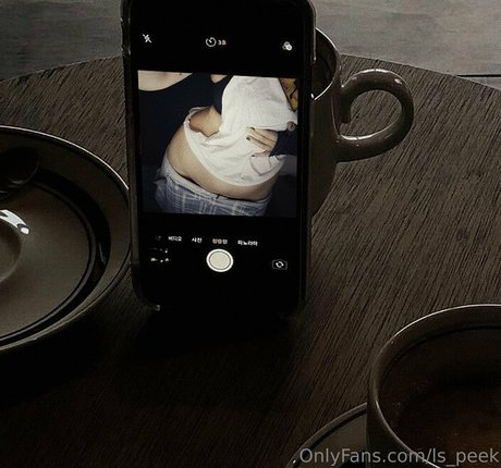 asiatische influencer-onlyfans heiße nackte galerien