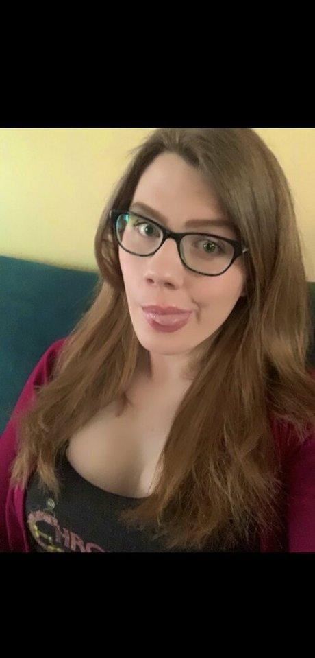 zierliche brünette nur fans exklusive pornographische fotos