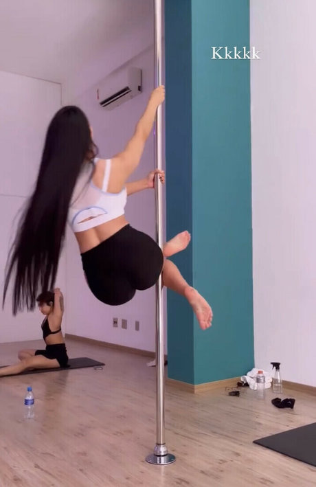 dünne blonde onlyfans exklusive pornographische fotos