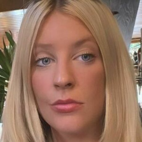 dünnes model onlyfans perfekte nette bilder