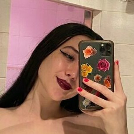 dünnes model onlyfans schöne hd bilder