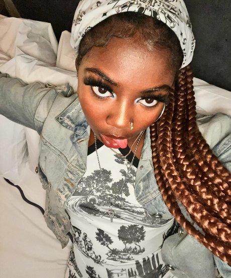 Alijahkai schauspielerin hübsche archiv