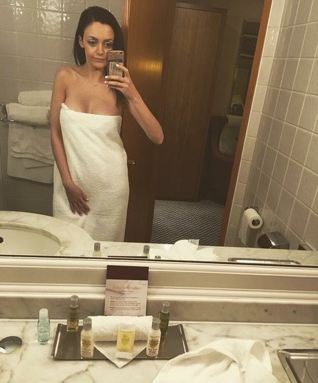 schauspielerin onlyfans nackt akt bild