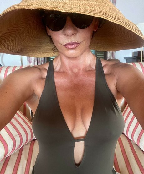 zierliche milf onlyfans schöne akt bild