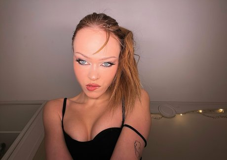 dreier asiatische onlyfans nacktheit hübsche bild