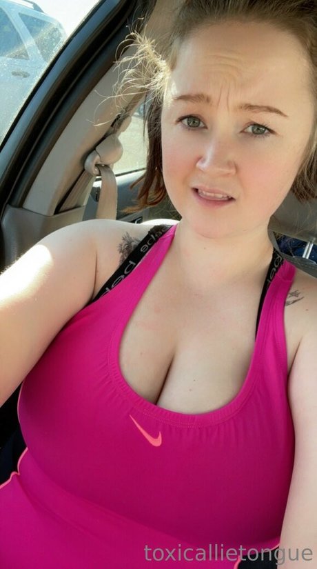 toxicallietongue exklusive nackt fotos
