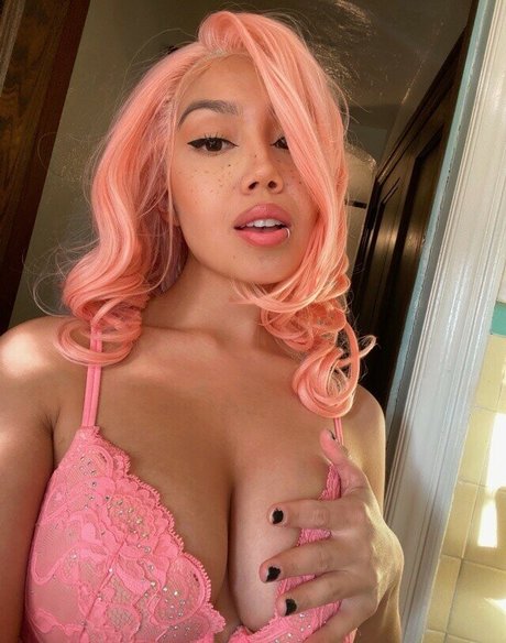 Ash kuro pornostar nacktheit bild