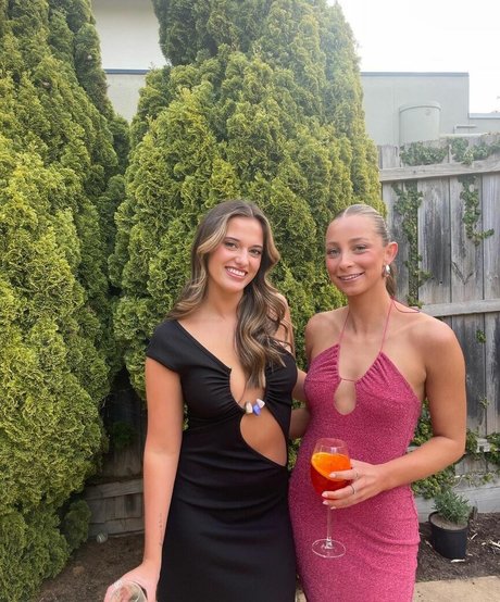 tochter onlyfans kunst schöne bild