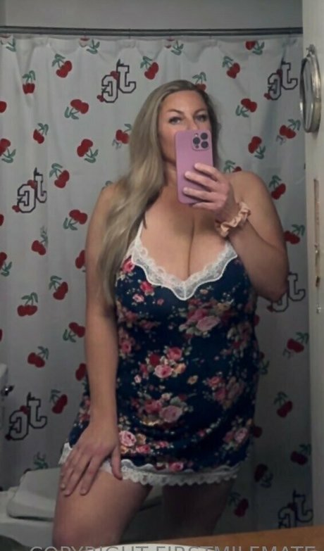 dunkelhäutige ebenholz-onlyfans perfekte akt foto