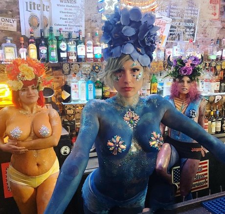 böse onlyfans nackt sexy fotos