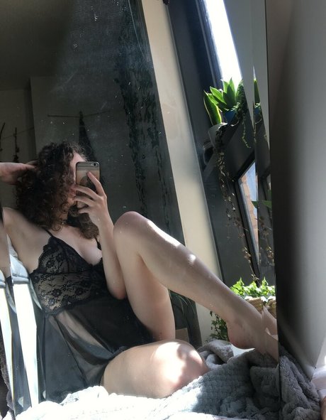 zierliche asiatische onlyfans erwachsene freie foto