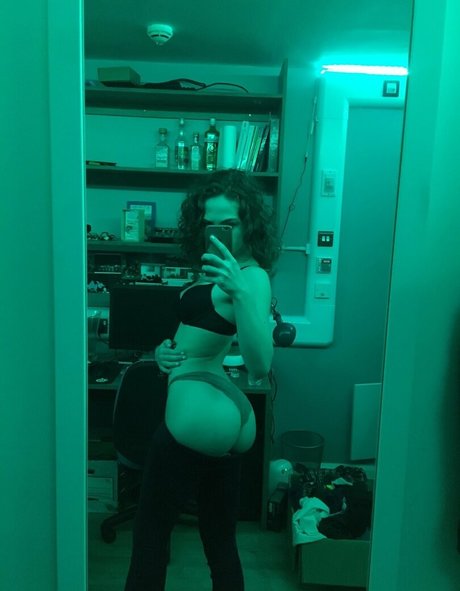 dünnes model onlyfans kostenlose schöne fotos