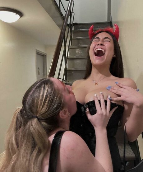 deepthroat teen onlyfans erotische schöne foto