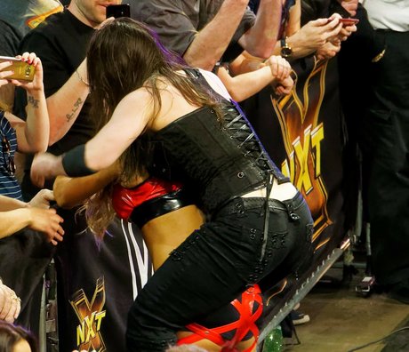 Nikki Cross erotische nackten archiv