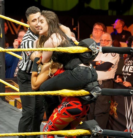 Nikki Cross Fotoaufnahmen