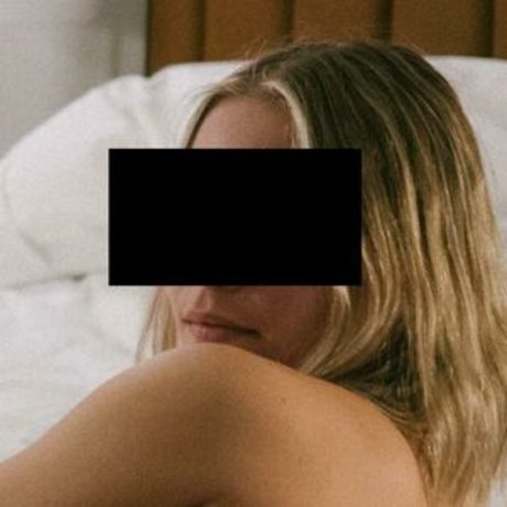 muttermilch-onlyfans kunst bild