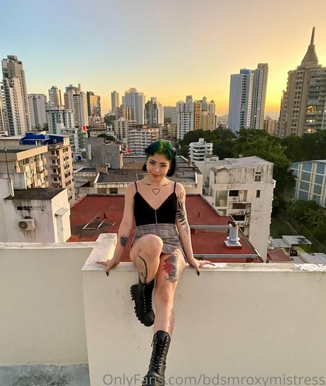 mistressroxybdsm sexy pornografische bild