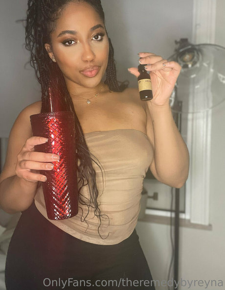 flachbrüstige onlyfans schöne nackte galerie