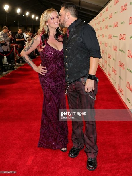 großen schwarzen schwanz spritzen nur fans erwachsene schöne archiv