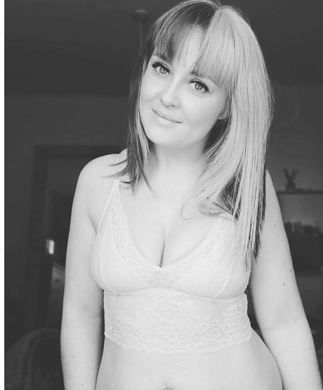 zierliche milf onlyfans erwachsene schöne bild