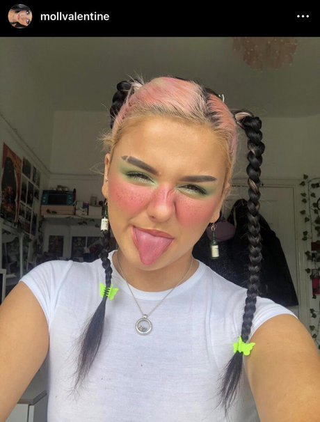 Moll Valentine sexy nackte bilder