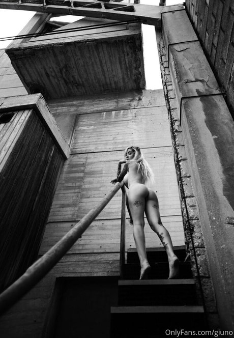 schöne ladyboy-onlyfans exklusive erotische archiv