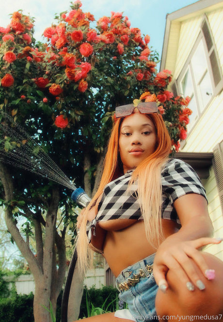 dünne schwarze teenager-onlyfans nackt schöne foto