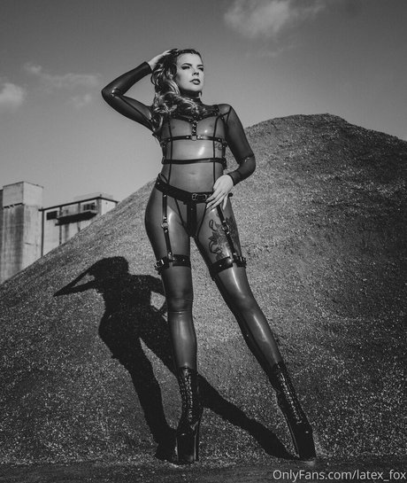 durchbohrte onlyfans kostenlose schöne bilder