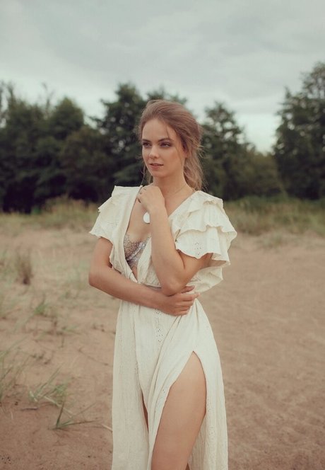 zierliche brünette nur fans perfekte schöne fotos