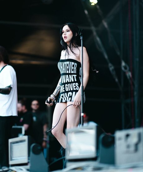 Maggie Lindemann nackt sex archiv