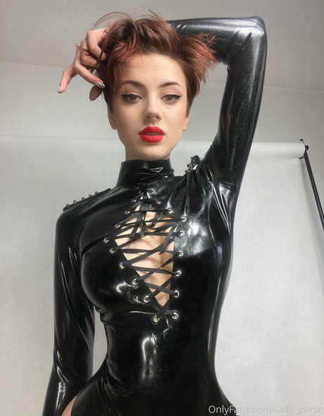 Lady Perse xxx nackten galerien