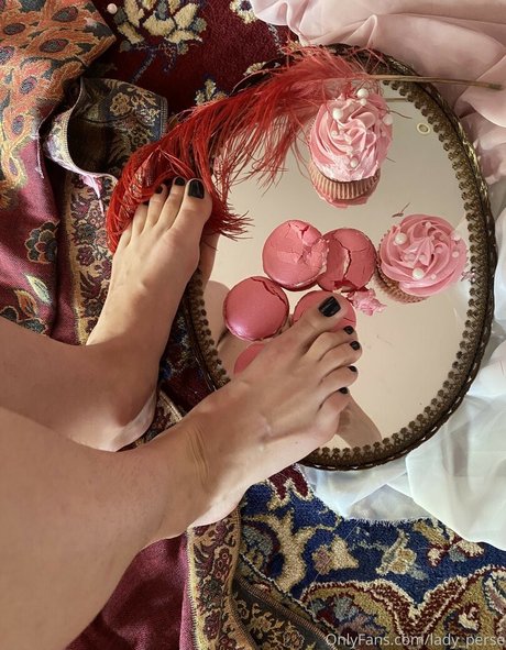 Lady Perse heiße nackten bilder