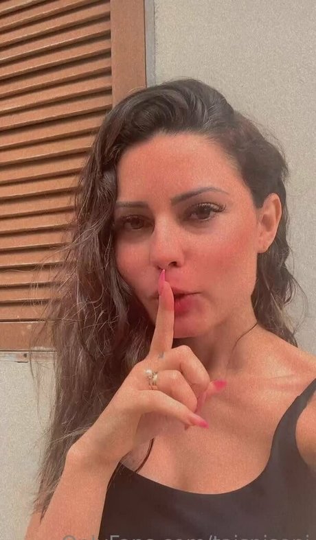 ebenholz raucht nur fans exklusive nackte fotos