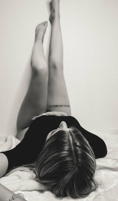 nacktstrip onlyfans kunst nacktheit bild